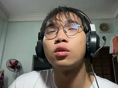 Snapshot of kave2033 chatting on November 2025 02:52:02 PM kave2033 online show from November 2025 02:52:02 PM