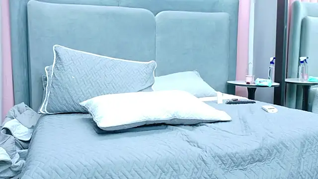 Snapshot of NaughtyHally_ chatting on October 2025 12:23:01 PM NaughtyHally online show from October 2025 12:23:01 PM