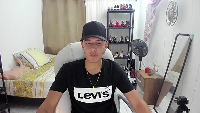 Hayden Boy  online show from November 2025 10:10:02 PM