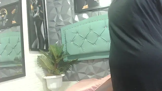 Amara  Hank online show from November 2025 11:33:02 AM