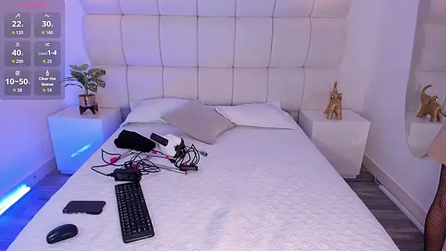 Emili  Jackson online show from November 2025 04:18:01 AM