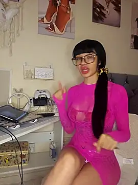 LucyMiax online show from November 2025 06:32:01 PM