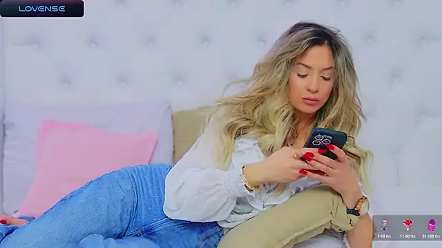 Snapshot of AriannaSins chatting on December 2024 05:07:02 PM AriannaSins online show from December 2024 05:07:02 PM