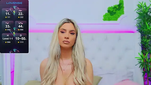 Snapshot of AriannaSins chatting on December 2024 01:36:02 PM AriannaSins online show from December 2024 01:36:02 PM