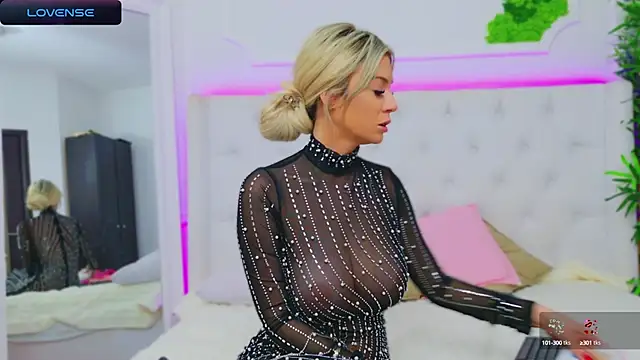 Snapshot of AriannaSins chatting on January 2025 04:43:02 PM AriannaSins online show from January 2025 04:43:02 PM