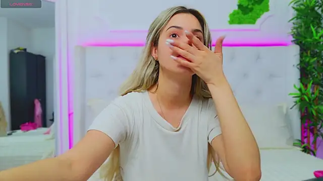 Snapshot of AriannaSins chatting on January 2025 01:07:01 PM AriannaSins online show from January 2025 01:07:01 PM