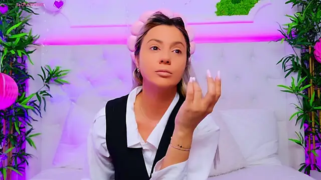 Snapshot of AriannaSins chatting on September 2025 12:07:01 PM AriannaSins online show from September 2025 12:07:01 PM