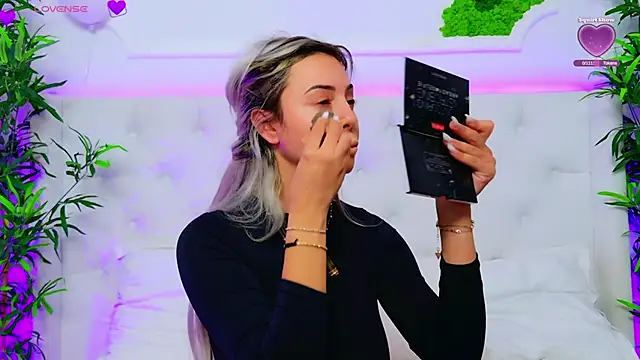 Snapshot of AriannaSins chatting on October 2025 02:47:01 PM AriannaSins online show from October 2025 02:47:01 PM