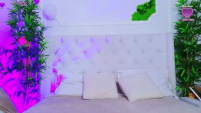 Snapshot of AriannaSins chatting on October 2025 12:19:01 PM AriannaSins online show from October 2025 12:19:01 PM