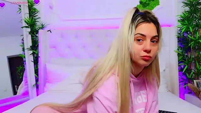 AriannaSins online show from December 2025 01:16:02 PM