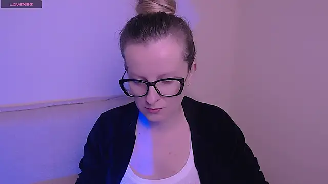 AllaLeomz online show from November 2025 08:25:02 AM