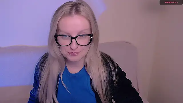 AllaLeomz online show from November 2025 12:28:02 PM