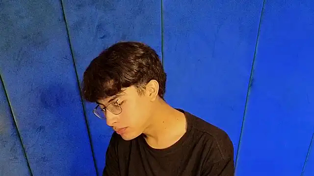 Aaron Eze online show from November 2025 10:12:01 PM