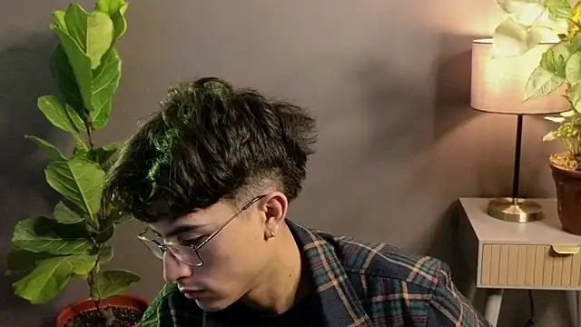 Aaron Eze online show from November 2025 09:20:01 PM