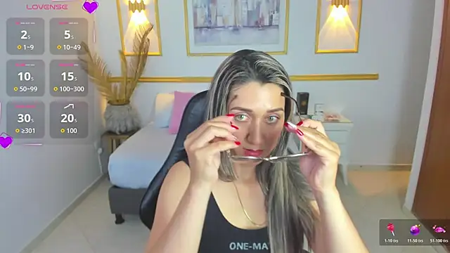 karlyy  online show from November 2025 07:12:01 PM