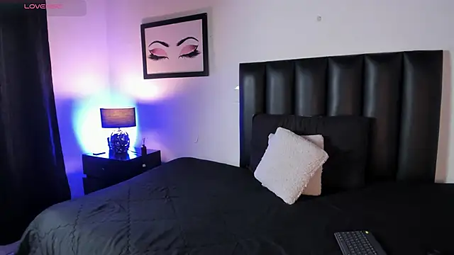 Snapshot of MelanieKimm chatting on November 2025 06:19:01 PM MelanieKimm online show from November 2025 06:19:01 PM