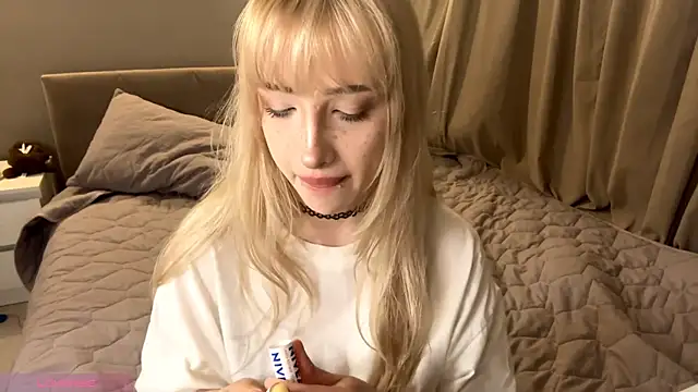 Snapshot of Milkmoriee chatting on October 2025 03:36:02 PM Milkmoriee online show from October 2025 03:36:02 PM