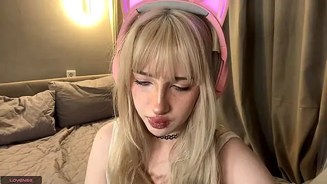 Snapshot of Milkmoriee chatting on October 2025 03:25:01 PM Milkmoriee online show from October 2025 03:25:01 PM