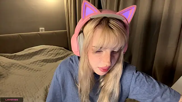 Snapshot of Milkmoriee chatting on November 2025 03:25:01 PM Milkmoriee online show from November 2025 03:25:01 PM