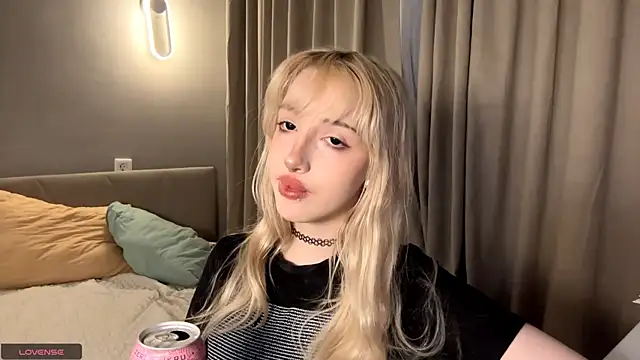 Snapshot of Milkmoriee chatting on November 2025 03:11:02 PM Milkmoriee online show from November 2025 03:11:02 PM