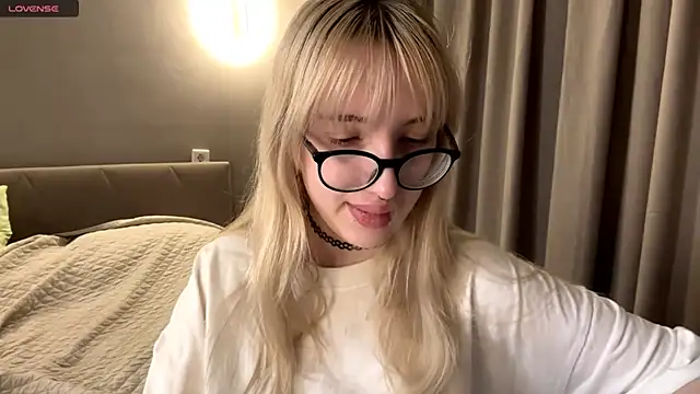 Snapshot of Milkmoriee chatting on November 2025 03:23:01 PM Milkmoriee online show from November 2025 03:23:01 PM