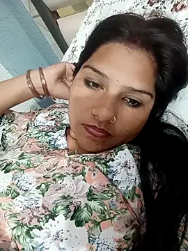 Vanshika1432 online show from October 2025 05:17:01 PM