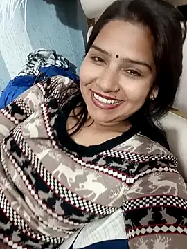 Vanshika1432 online show from November 2025 07:13:02 PM