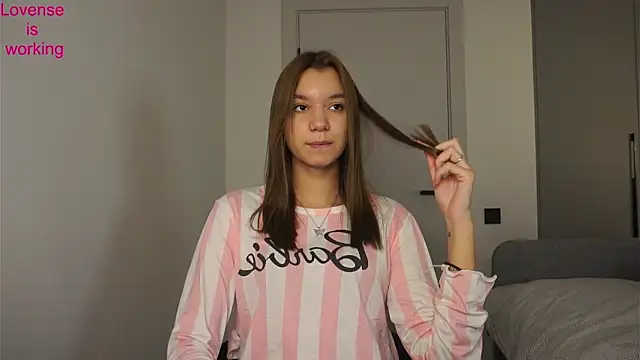 Snapshot of BrynnHolverson chatting on November 2025 07:49:02 PM BrynnHolverson online show from November 2025 07:49:02 PM