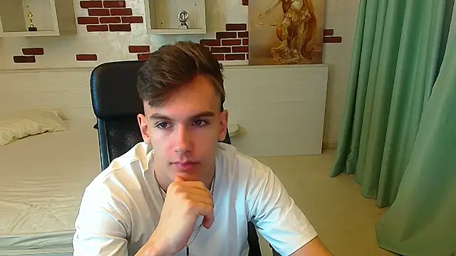 Snapshot of BradyFlint chatting on November 2025 05:07:02 AM BradyFlint online show from November 2025 05:07:02 AM