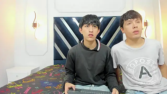 hoot booys  online show from November 2025 07:57:01 PM