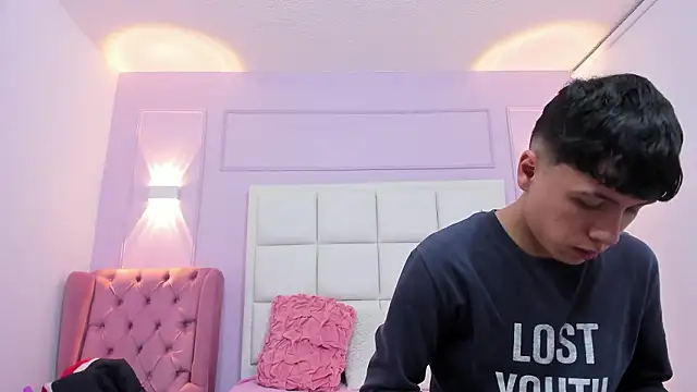 hoot booys  online show from February 2026 08:05:01 PM