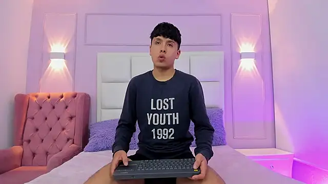 hoot booys  online show from February 2026 09:16:01 PM