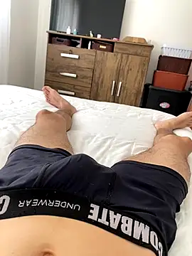 Snapshot of leozin01 chatting on October 2025 05:42:01 PM leozin01 online show from October 2025 05:42:01 PM