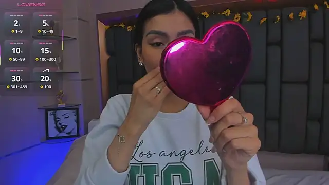 TanyaBello online show from December 2025 01:28:01 PM