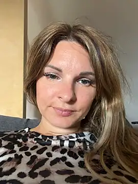 kinkysarahx online show from July 2026 12:30:02 PM