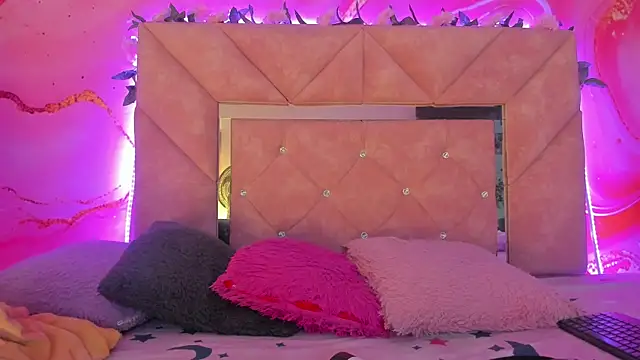 mia  blaze   online show from January 2026 03:01:01 AM