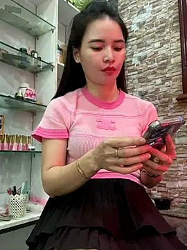 Phale2x online show from November 2025 08:33:02 AM