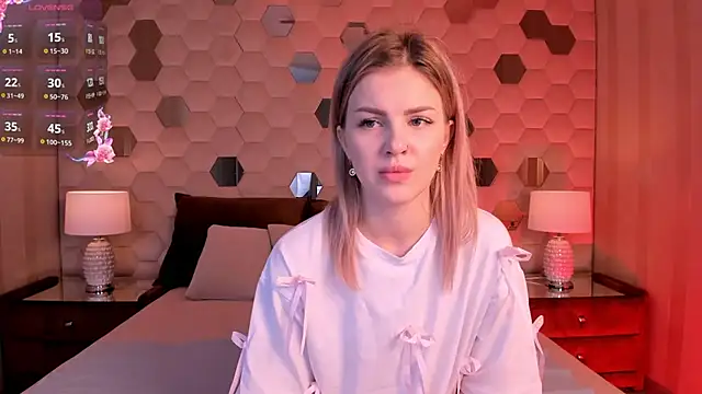 Naomi Secret online show from November 2025 07:37:01 PM