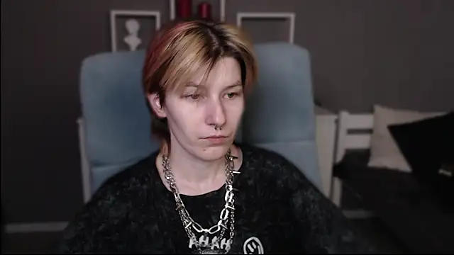 Snapshot of guitarandangell chatting on May 2026 07:05:01 AM guitarandangell online show from May 2026 07:05:01 AM