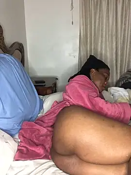 Hotcougar online show from November 2025 12:58:01 AM