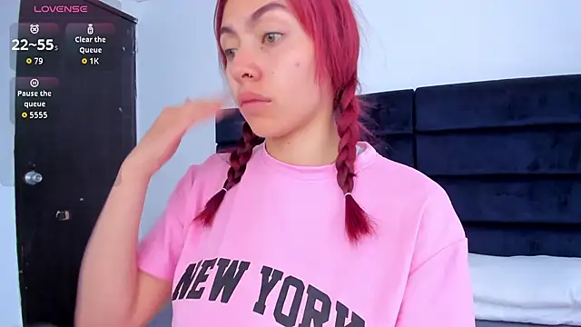 Snapshot of melanie_roux__ chatting on November 2025 12:39:02 PM melanie roux online show from November 2025 12:39:02 PM