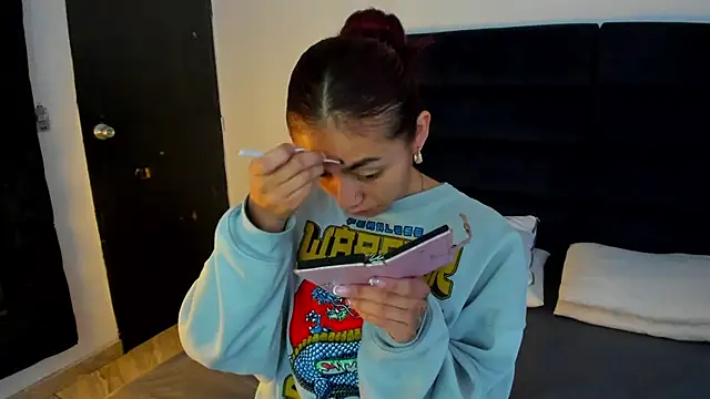 Snapshot of melanie_roux__ chatting on January 2026 12:29:02 PM melanie roux online show from January 2026 12:29:02 PM