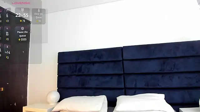 Snapshot of melanie_roux__ chatting on January 2026 12:33:02 PM melanie roux online show from January 2026 12:33:02 PM