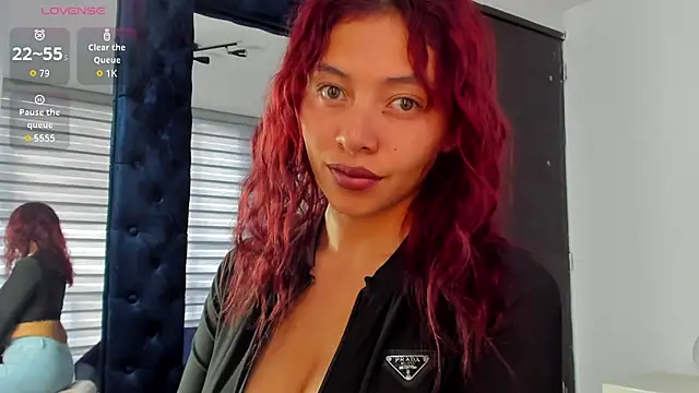 Snapshot of melanie_roux__ chatting on January 2026 12:42:01 PM melanie roux online show from January 2026 12:42:01 PM