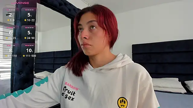 Snapshot of melanie_roux__ chatting on February 2026 12:33:01 PM melanie roux online show from February 2026 12:33:01 PM