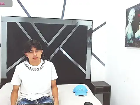 Tom 0001 online show from November 2025 08:21:01 PM