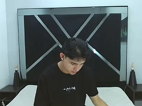 Tom 0001 online show from December 2025 12:45:02 PM