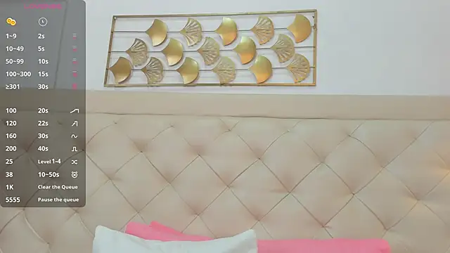 lucia lorenz online show from February 2026 11:25:02 AM