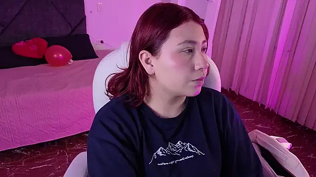 Snapshot of littlee_red chatting on June 2026 08:13:02 PM littlee red online show from June 2026 08:13:02 PM