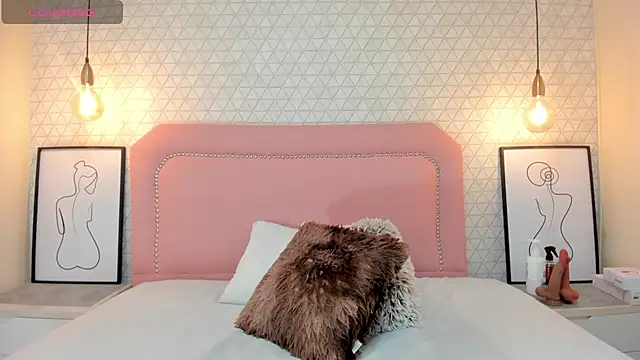 TAYLORMEYER1 online show from November 2025 03:28:01 AM